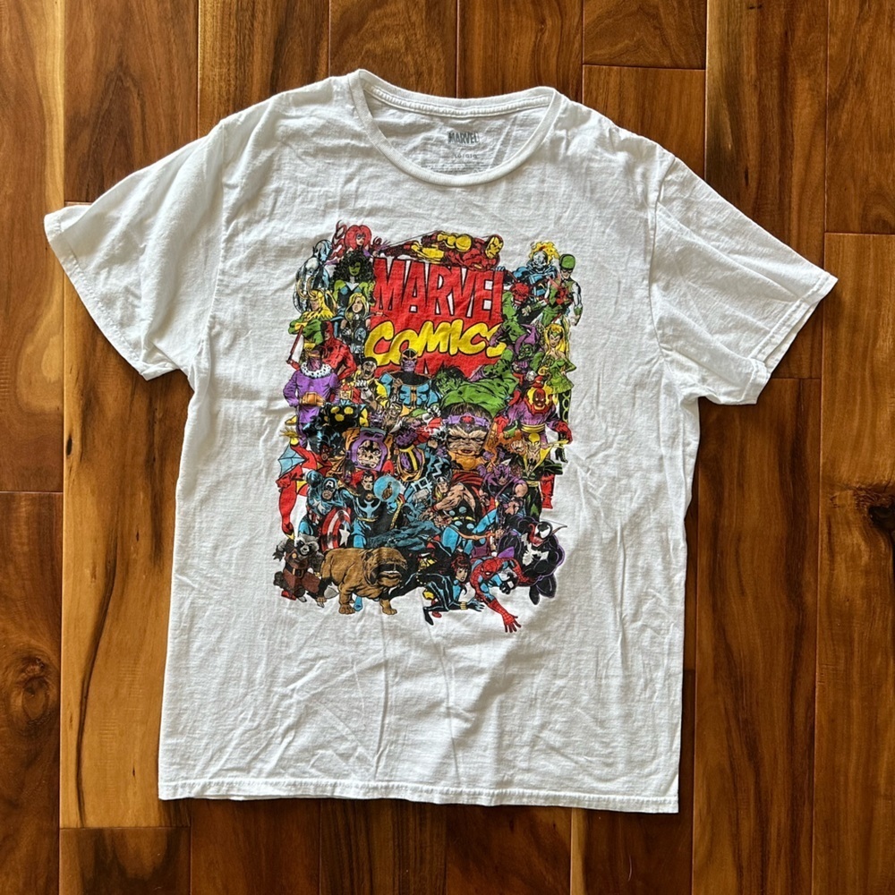 Marvel Comics Group Shot Superheroes T-Shirt size Large - Picture 1 of 3